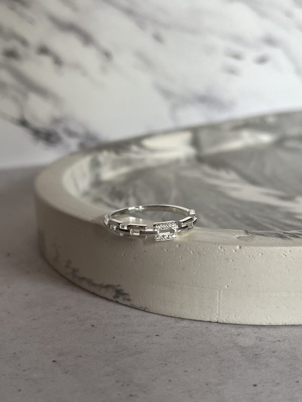 Anillo eslabones con circonias