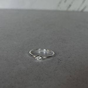 Anillo solitario nudo