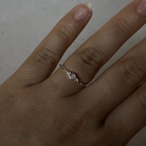 Anillo punto de luz cristal